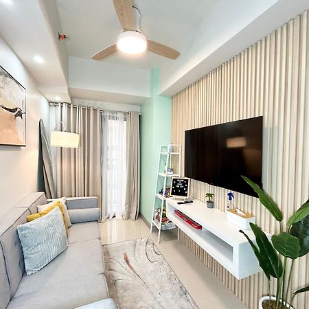 Modern 1 Bedroom Unit W/ Balcony In Moa, Pasay City Manila Exterior photo