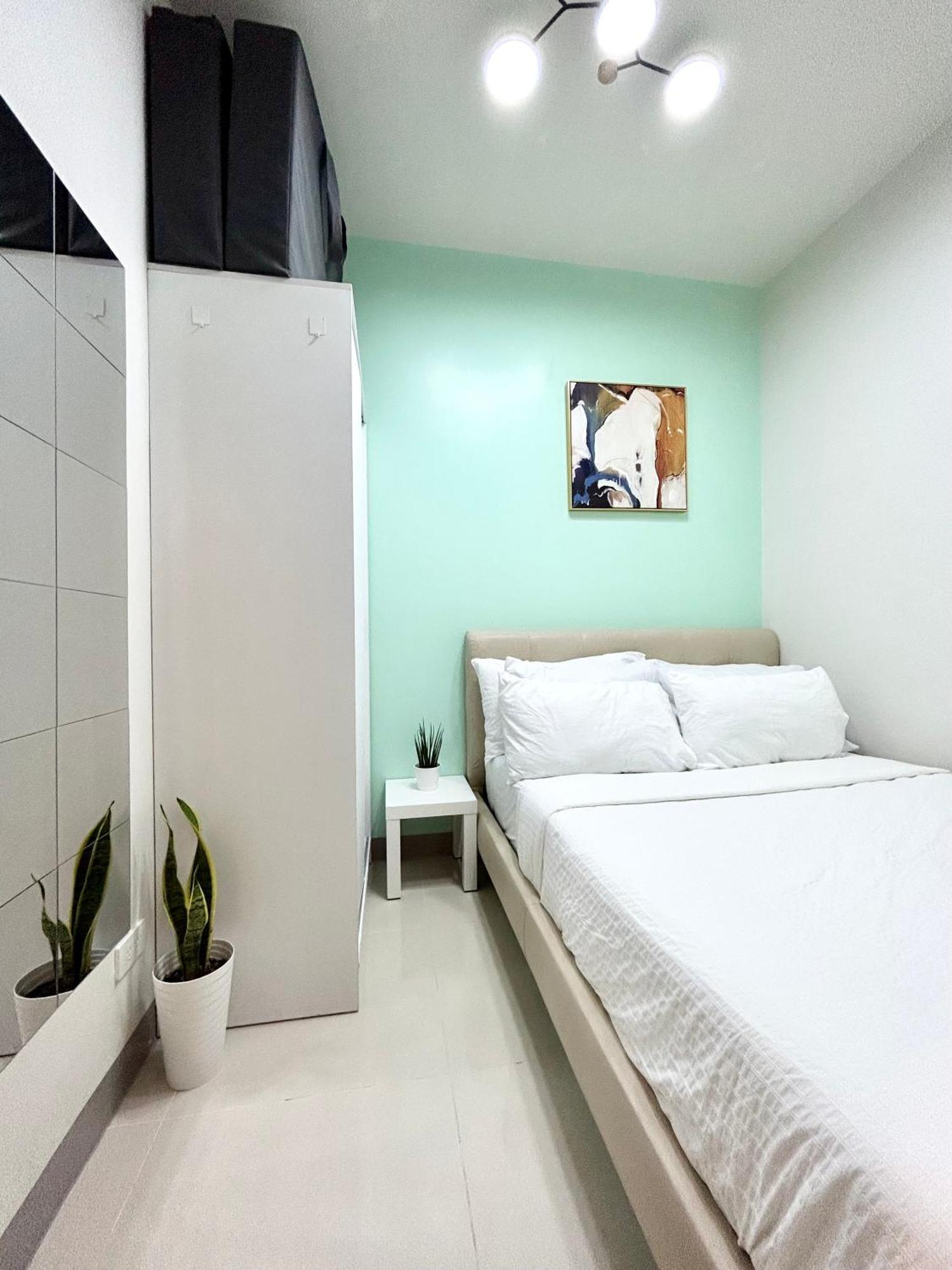 Modern 1 Bedroom Unit W/ Balcony In Moa, Pasay City Manila Exterior photo