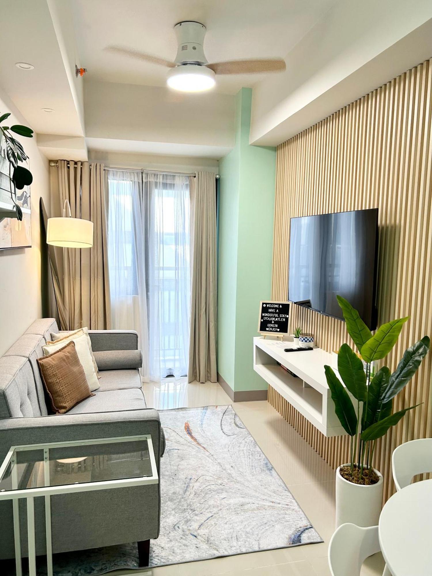 Modern 1 Bedroom Unit W/ Balcony In Moa, Pasay City Manila Exterior photo